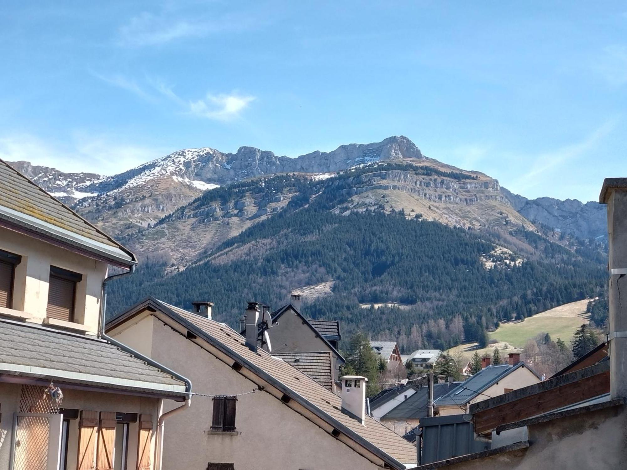Grande maison de ville rénovée,au cœur du village Villard-de-Lans Exterior foto